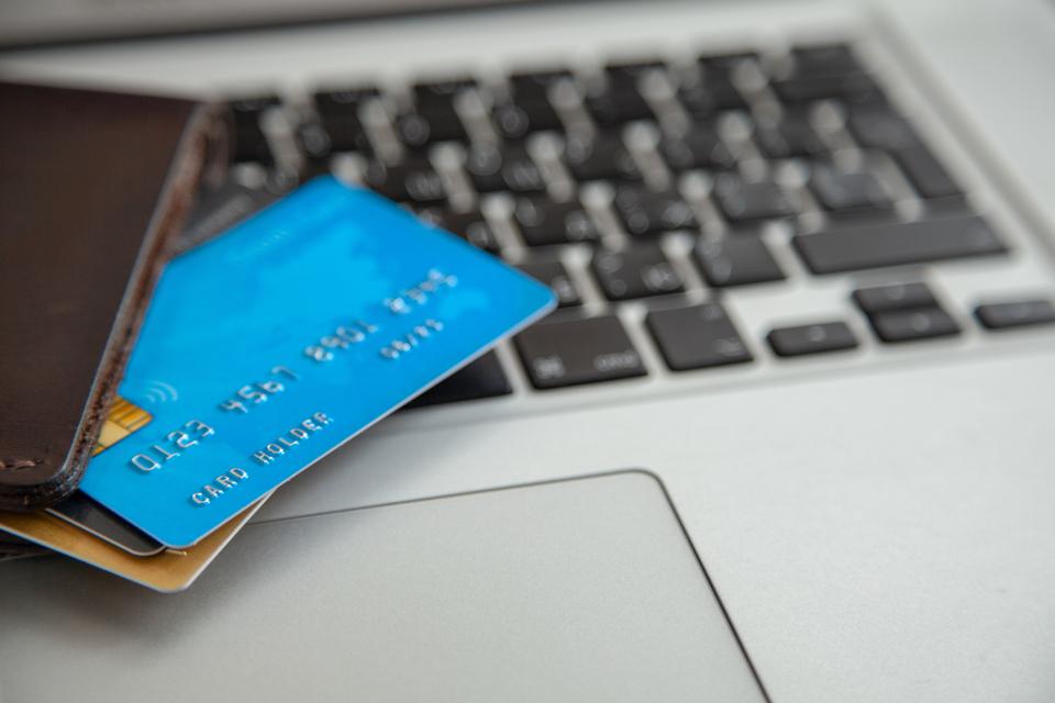 Монтаж натяжных потолков в Краснодаре